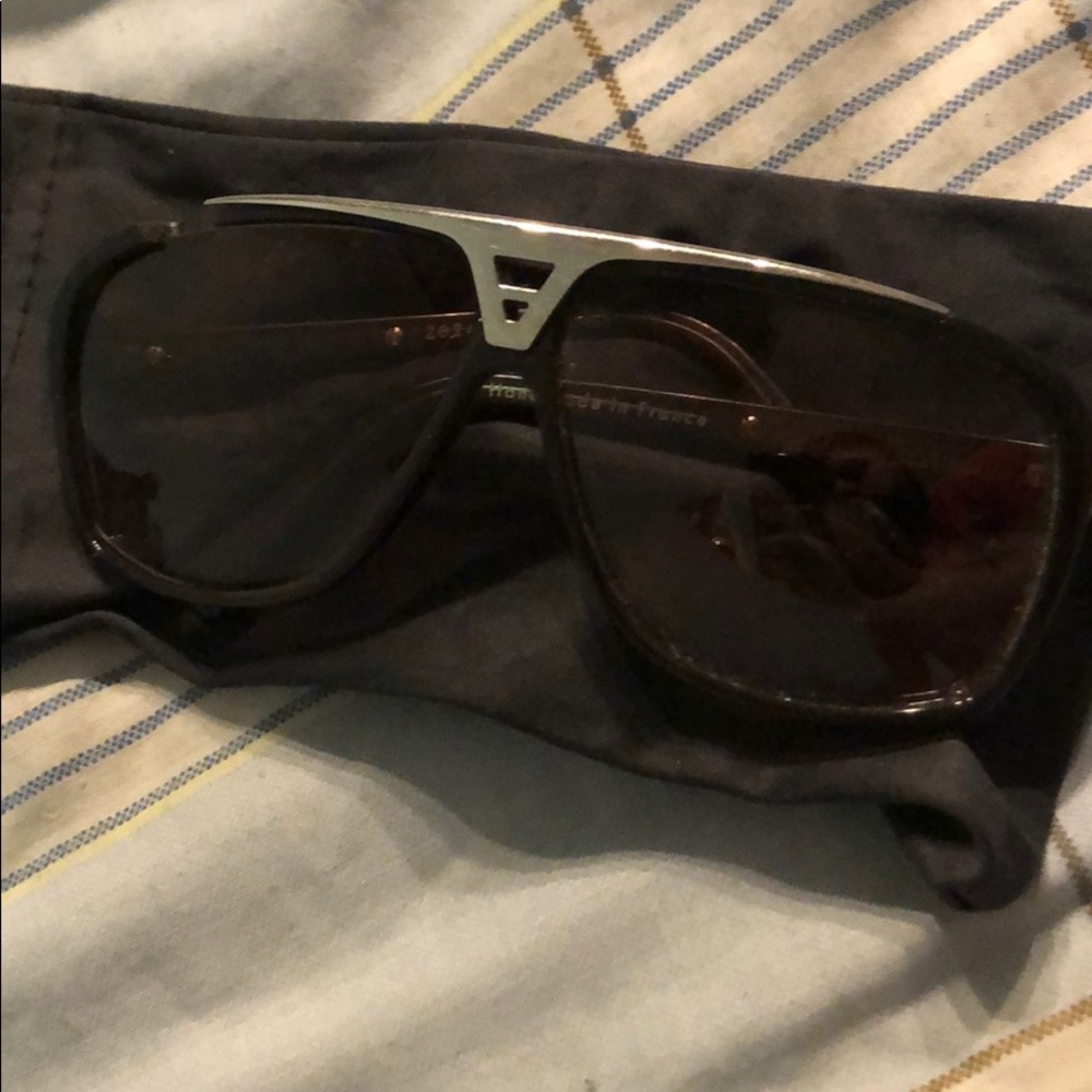 Louis Vuitton EVIDENCE